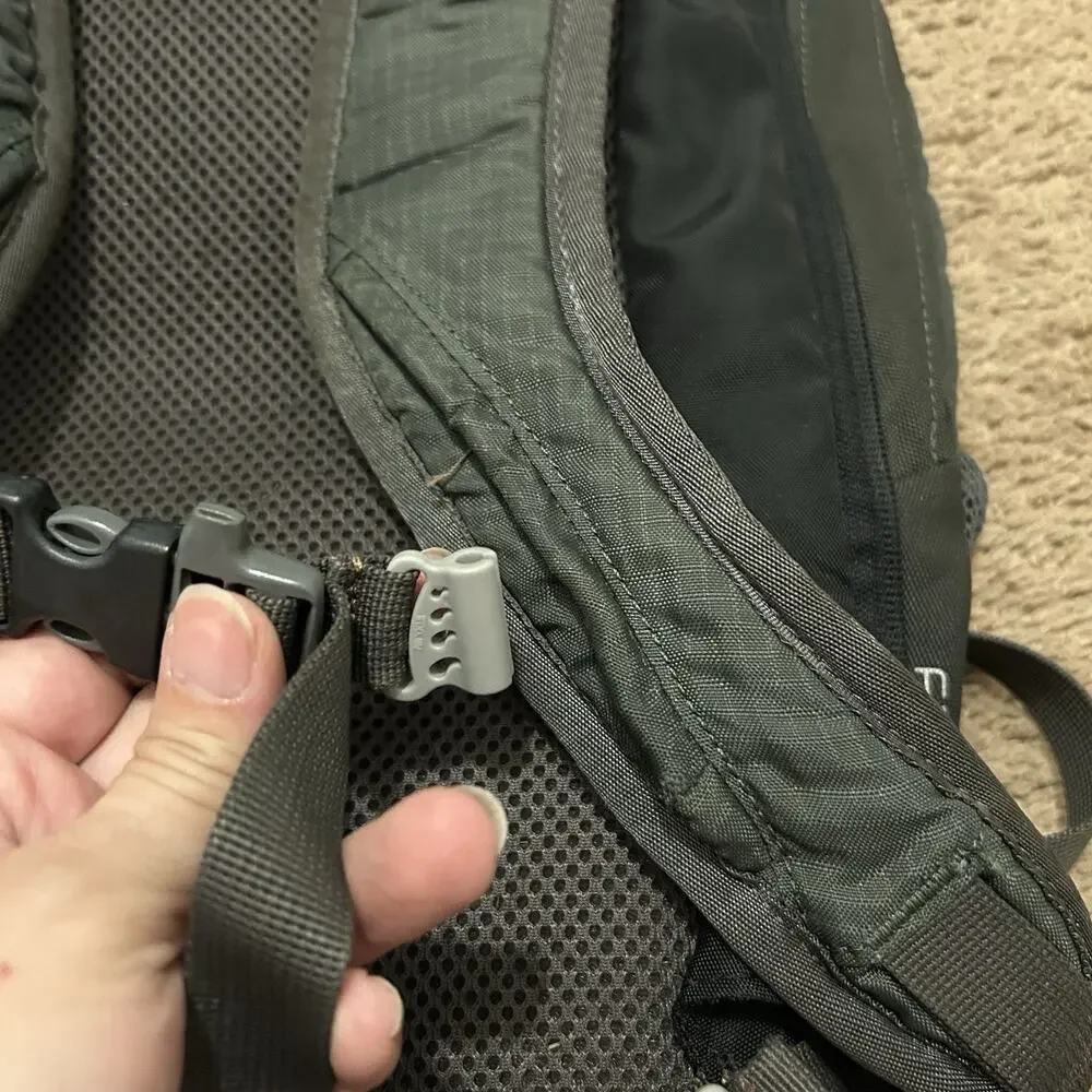 Osprey Farpoint Day Gray Backpack Daypack Travel Hiking Outdoor Bag